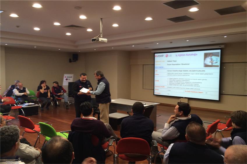 Arçelik LG Yöneticileri Eğitimci Serifikasyonlarını Törenle Aldılar Arçelik LG Yöneticileri Eğitimci Serifikasyonlarını Törenle Aldılar.